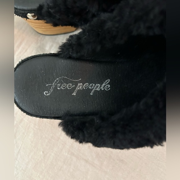 🌟 Host Pick 🌟 Free People Wooden Clogs - Picture 4 of 9